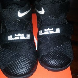 Boy's Lebron Sneakers